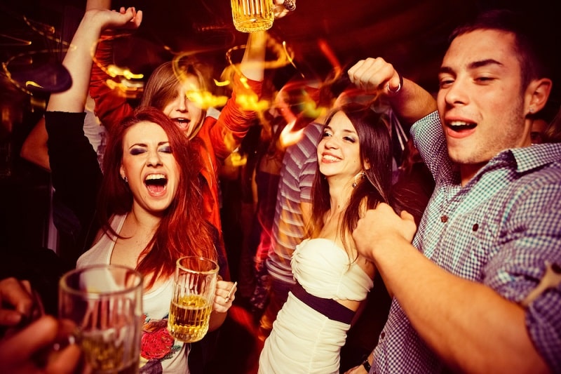 Teens on a party club which represents the "mandatory covid-19 vaccination" blog.